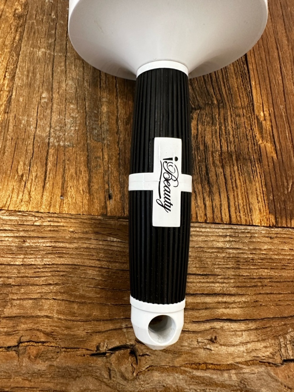 White and Black Vent Round Hair Brush - Picture 2 of 5